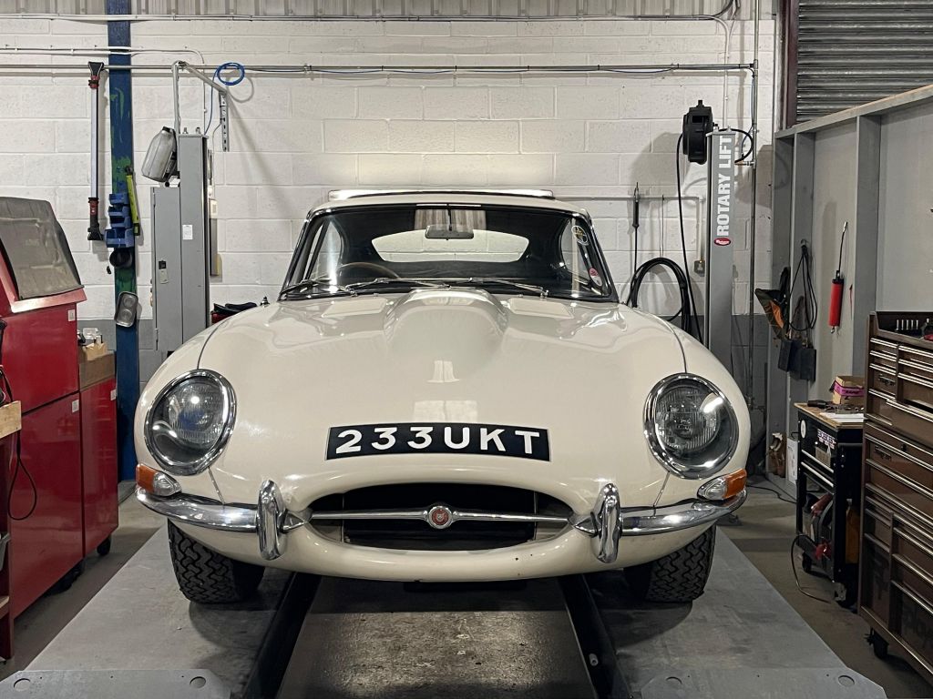 1964 Jaguar E-Type Series One 3...